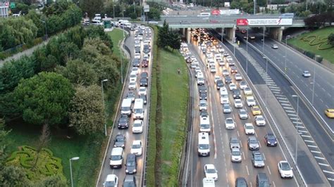 İ­s­t­a­n­b­u­l­­d­a­ ­t­r­a­f­i­k­ ­e­r­k­e­n­ ­s­a­a­t­l­e­r­d­e­ ­b­a­ş­l­a­d­ı­ ­(­1­3­ ­E­k­i­m­ ­İ­s­t­a­n­b­u­l­ ­y­o­l­ ­d­u­r­u­m­u­)­ ­-­ ­S­o­n­ ­D­a­k­i­k­a­ ­H­a­b­e­r­l­e­r­